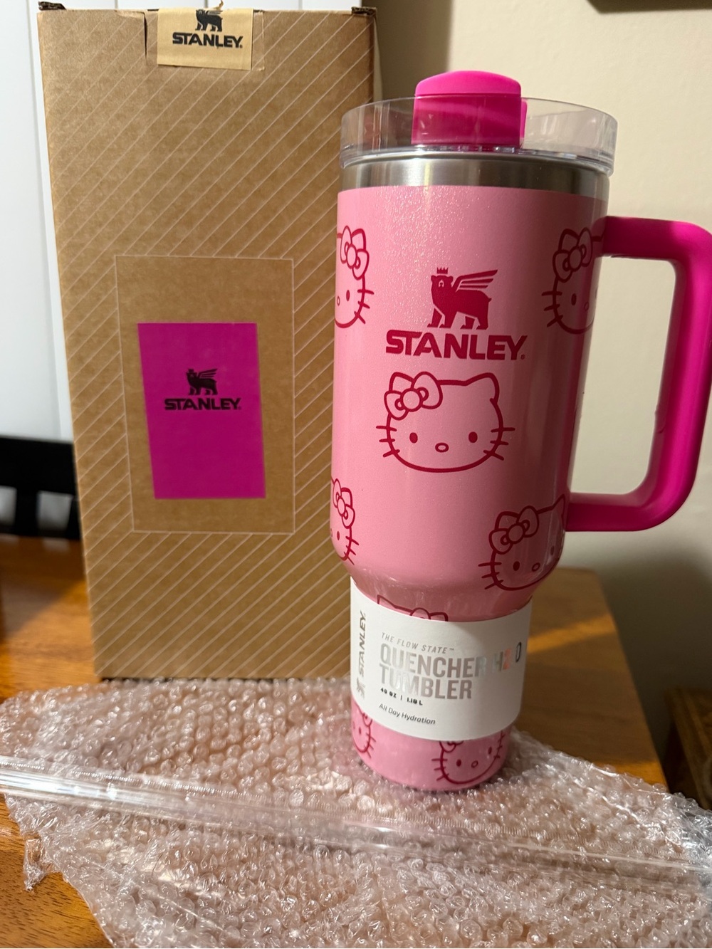 Shimmer Pink Hello Kitty Flow State Quencher 2.0 40 oz Tumbler - NWT 🩷💎